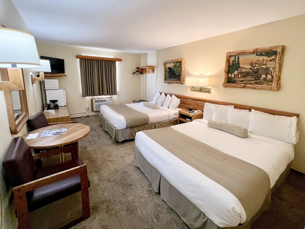 Beartooth Hideaway Inn and Cabins 14/56