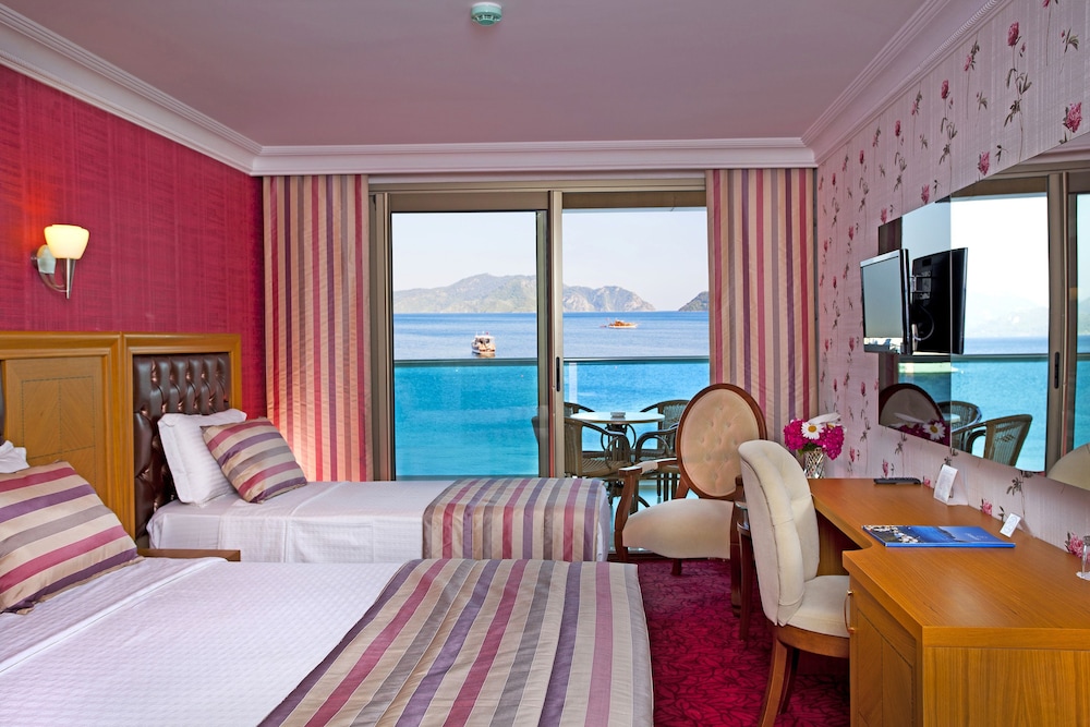 STANDARD, SEA VIEW