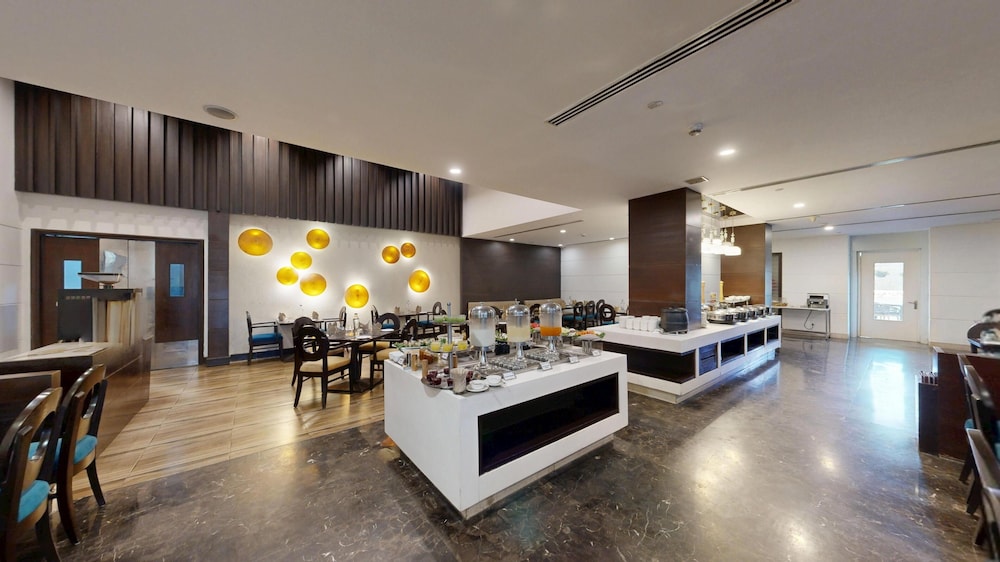 Gurmon Hotels Sohna Road Gurugram a Member of Radisson Individuals 52/75