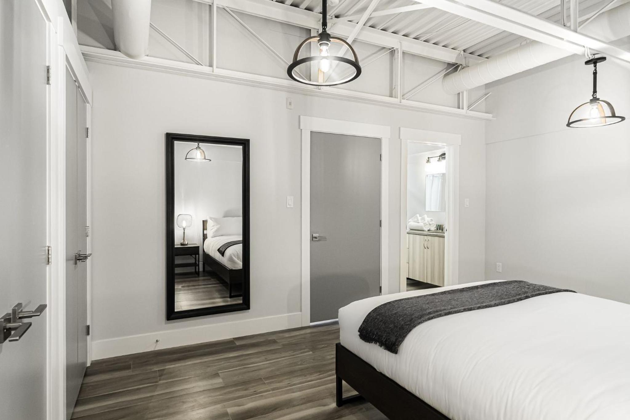 جناح بسرير كينج بـ3 غرف نوم، Station 1 - Suites Boutique Hotel 3/10