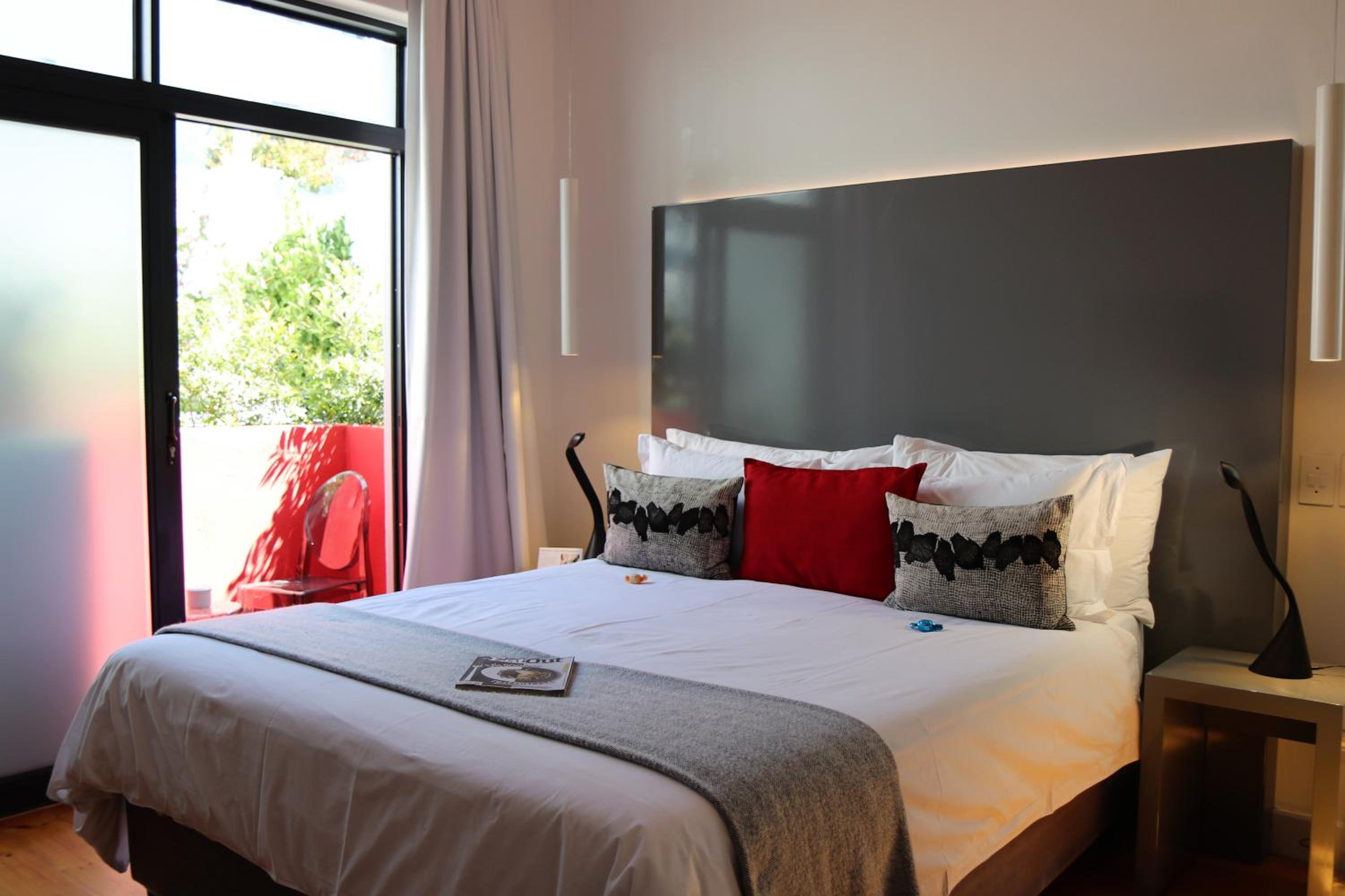 Classic, Queen Bed