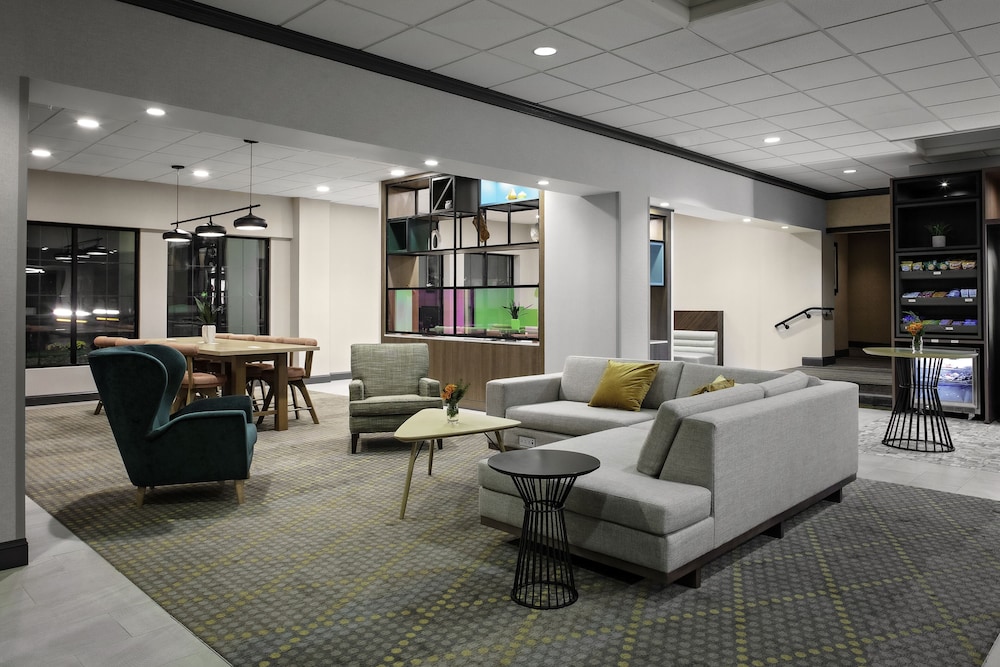 Holiday Inn Suites Boston Peabody 37/62
