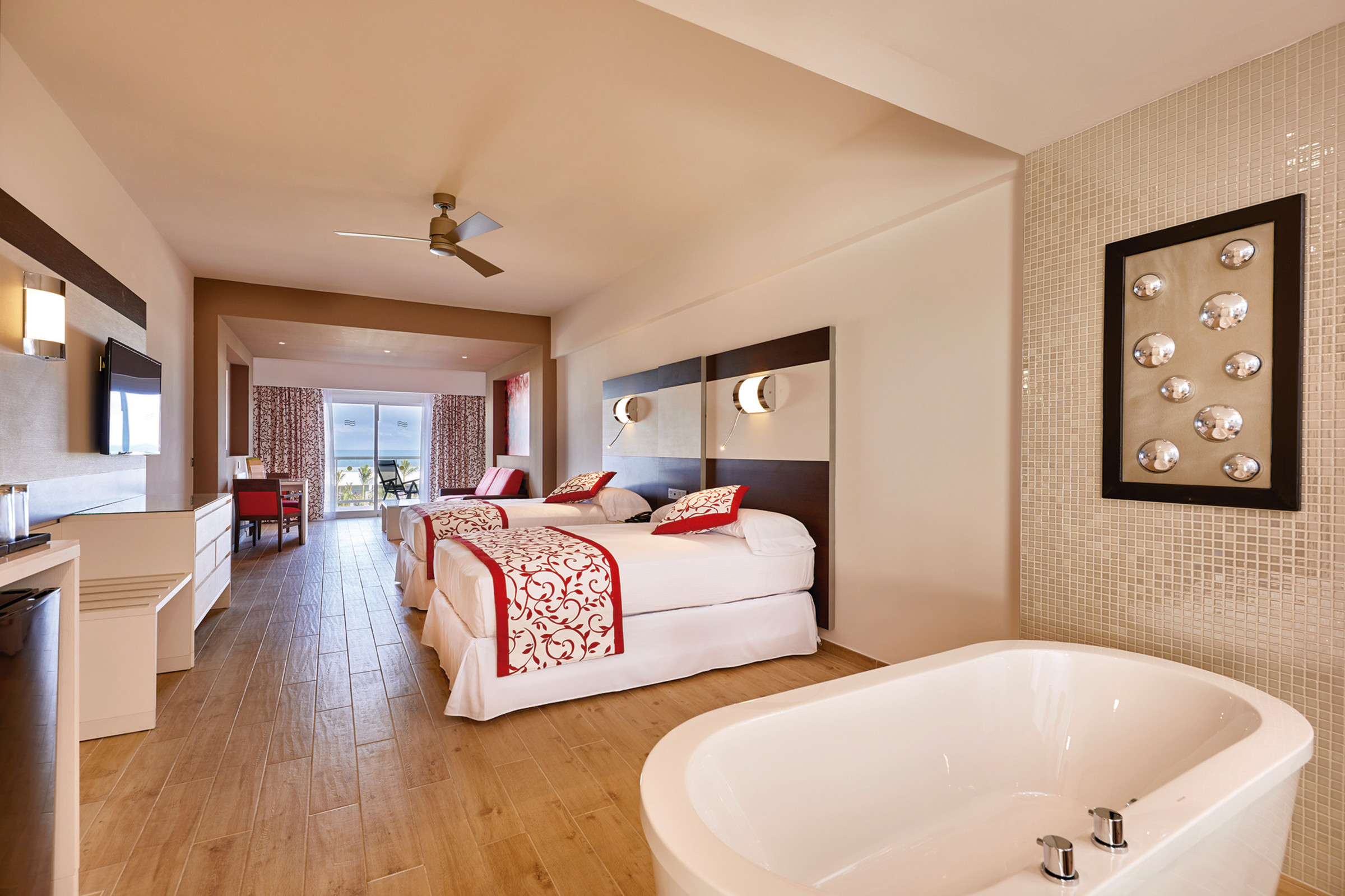 جناح جونيور بسرير مزدوج بإطلالة على البحر، Riu Palace Costa Mujeres All Inclusive 2/3