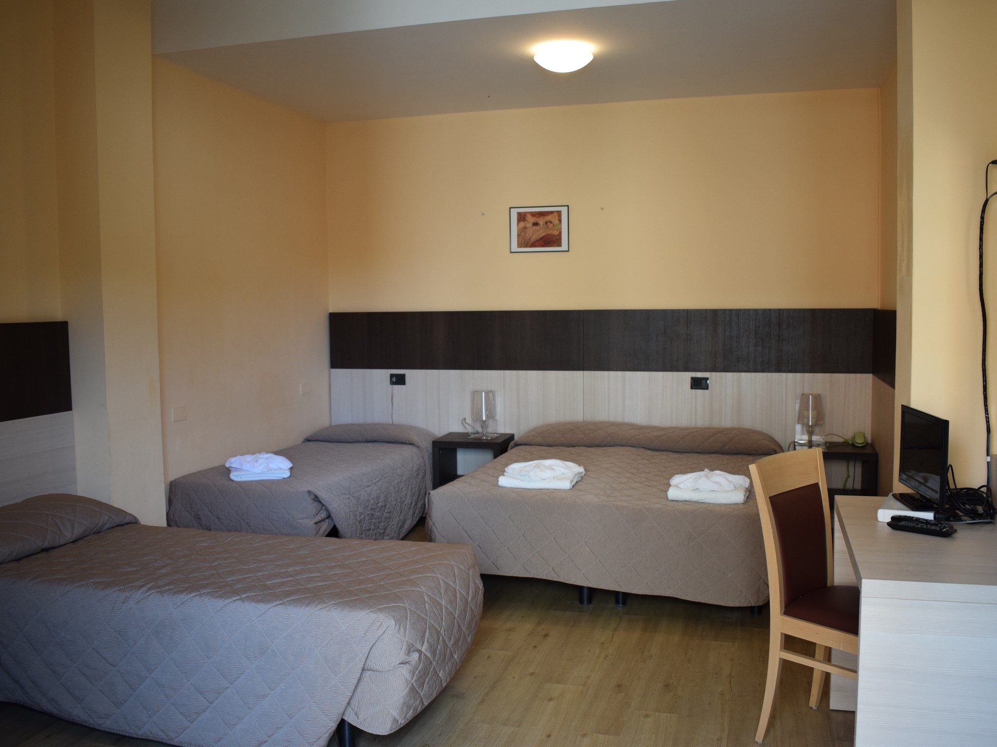 ROOM, QUADRUPLE