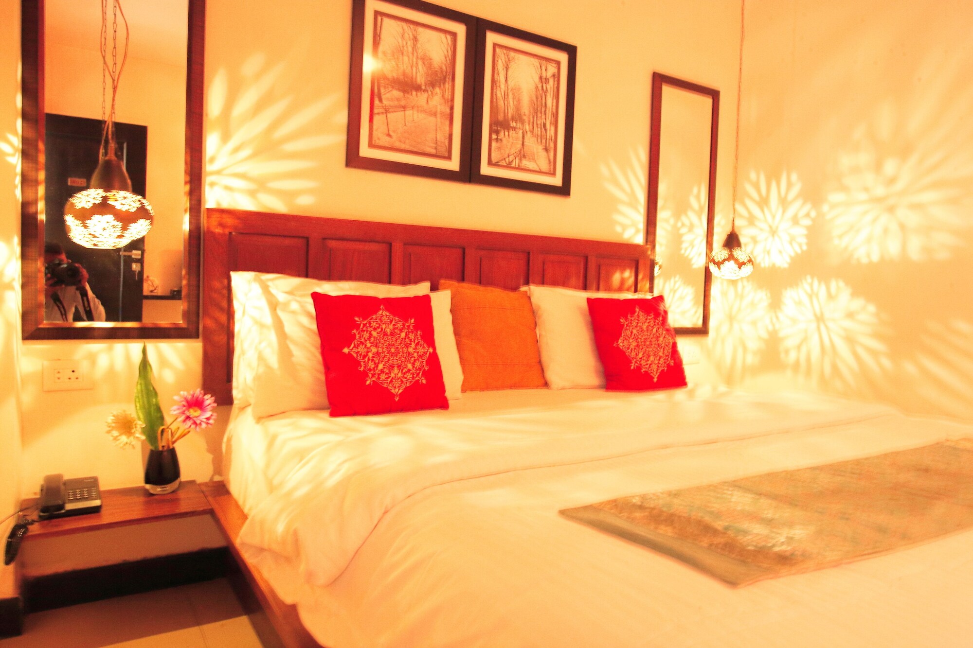 DELUXE, DOUBLE BED, PRIVATE BATHROOM