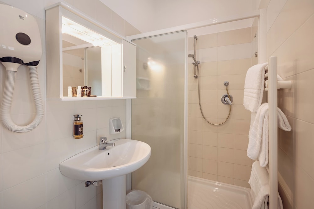 غرفة رباعية بسرير مزدوج وسرير بطابقين، Hotel Stella 5/6