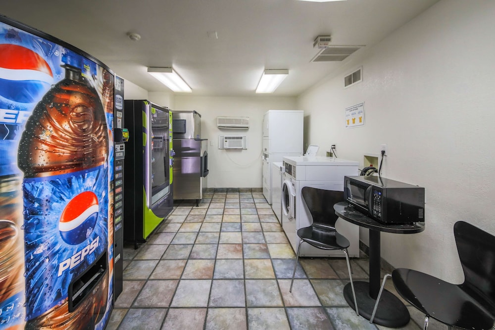 Studio 6 Extended Stay - Greensboro, NC - I-40 32/48