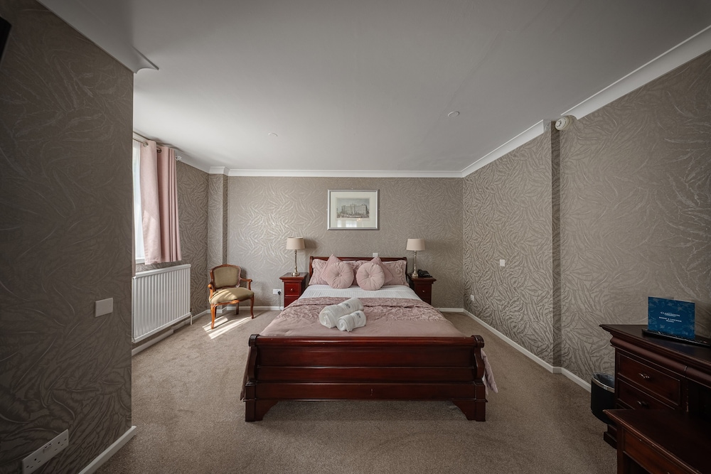 EXECUTIVE, SUITE