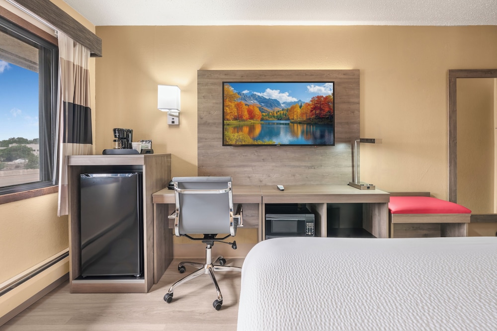 غرفة بسريرين منفصلين، Ramada By Wyndham Minneapolis Golden Valley 6/8