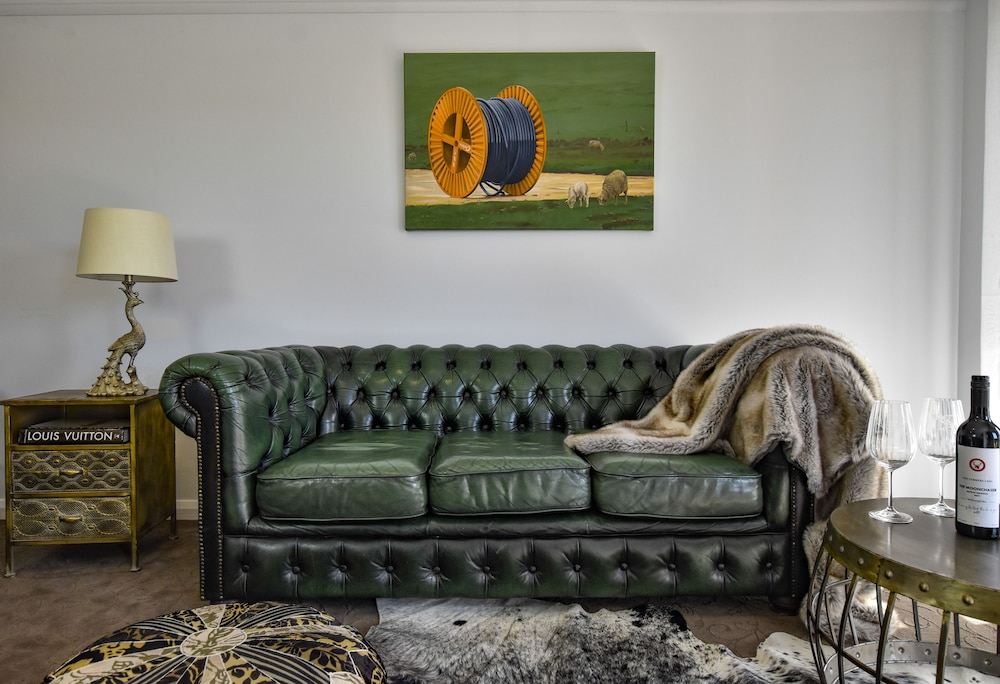 Farmers Arms Art Motel 27/44