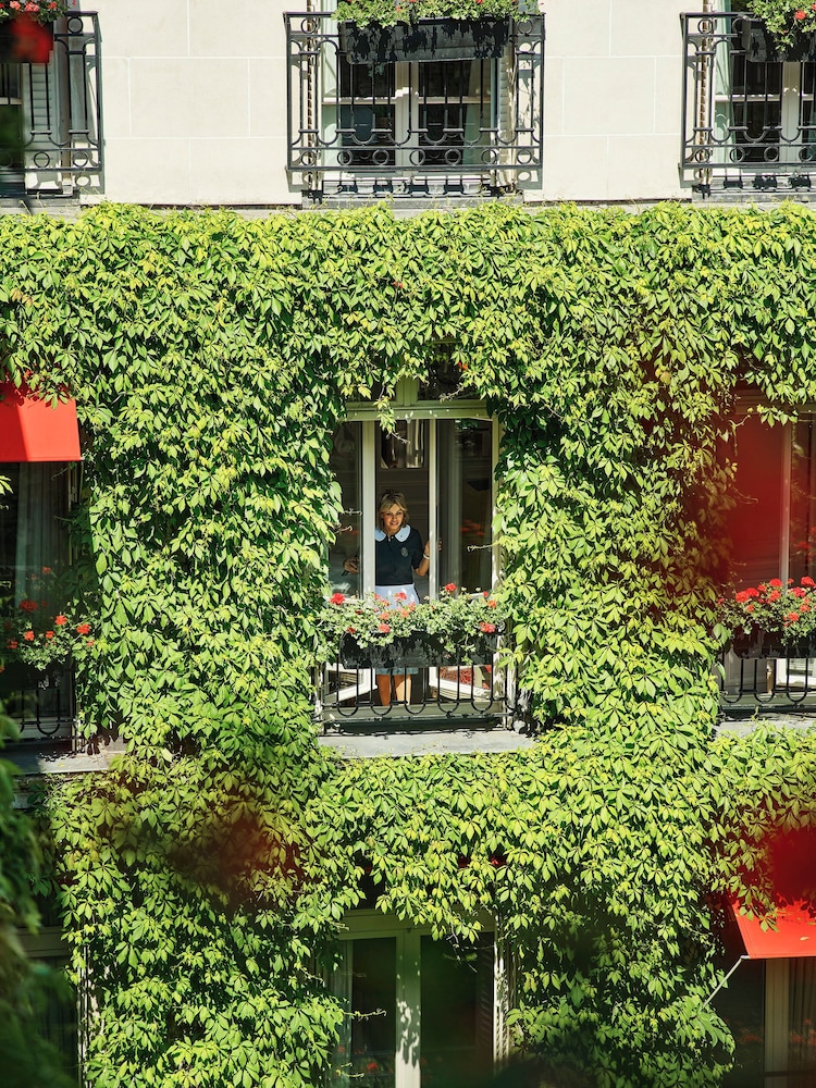 Hotel Plaza Athenee 73/79