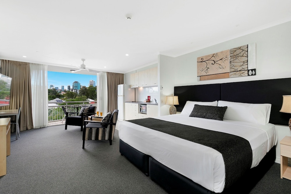 DELUXE, STUDIO, KING BED, CITY VIEW