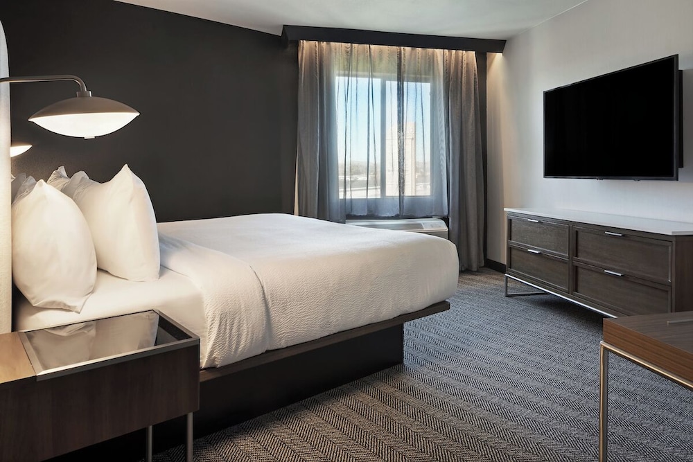Hotel Chino Hills 21/63