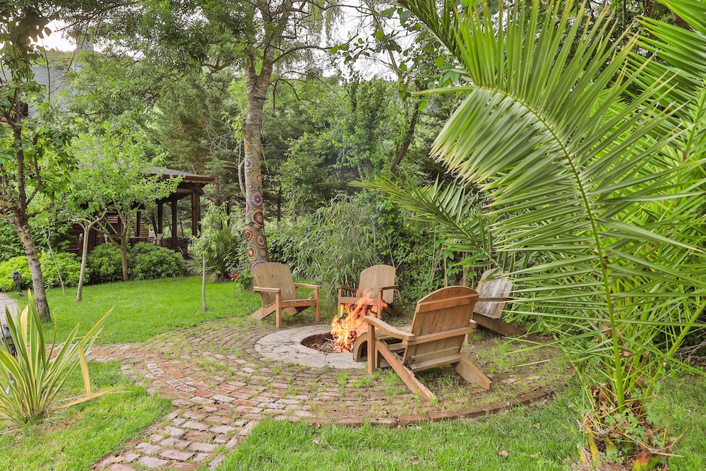 Tranquilla River Lodge - Adults Only 40/50