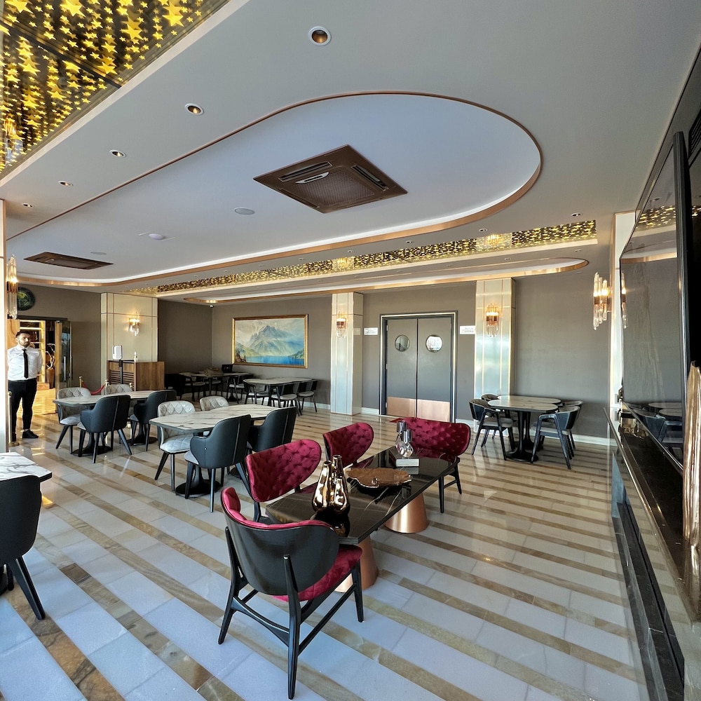 MQ Hotel Suites 44/60