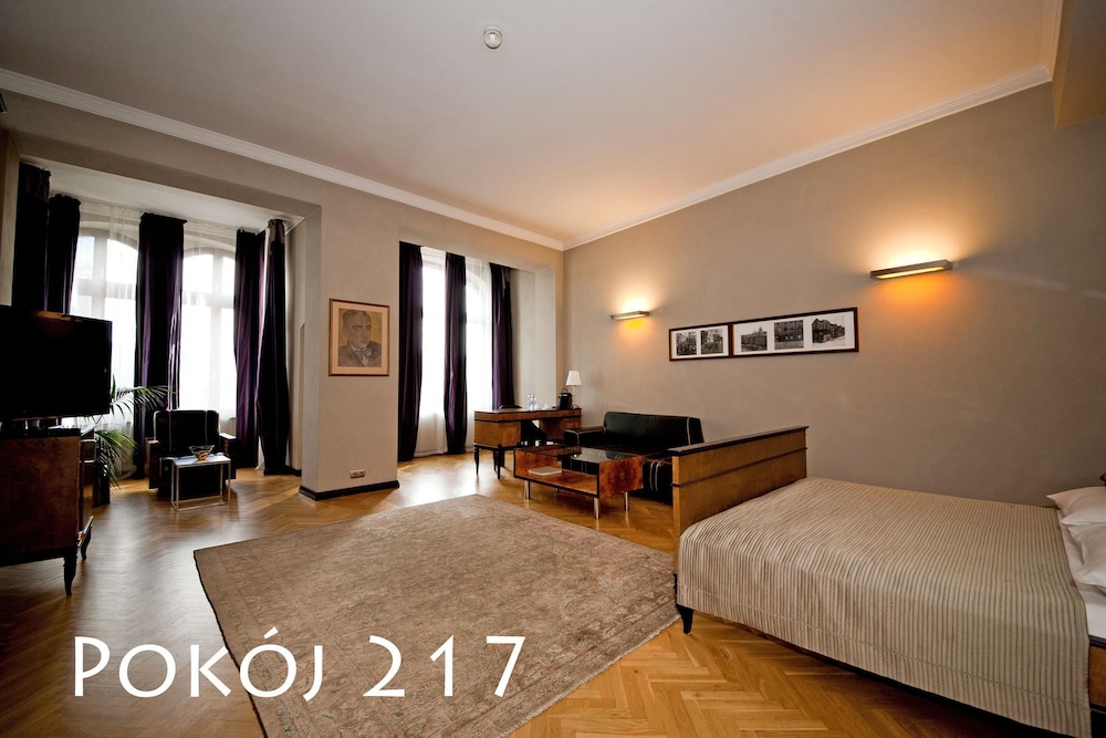 Hotel Monopol 17/42