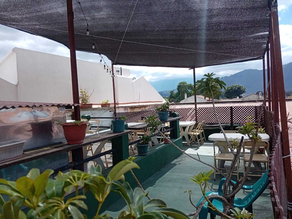 Feathers Hotel And Lounge - Hostel 56/60