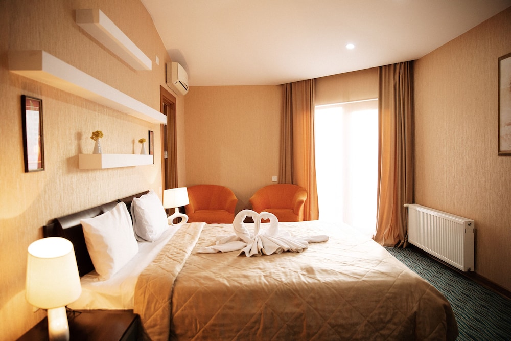 DELUXE, DOUBLE BED