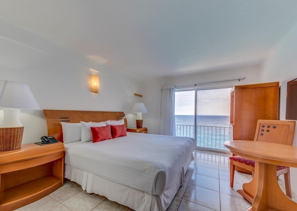 Coral Princess Hotel & Dive Resort 30/78