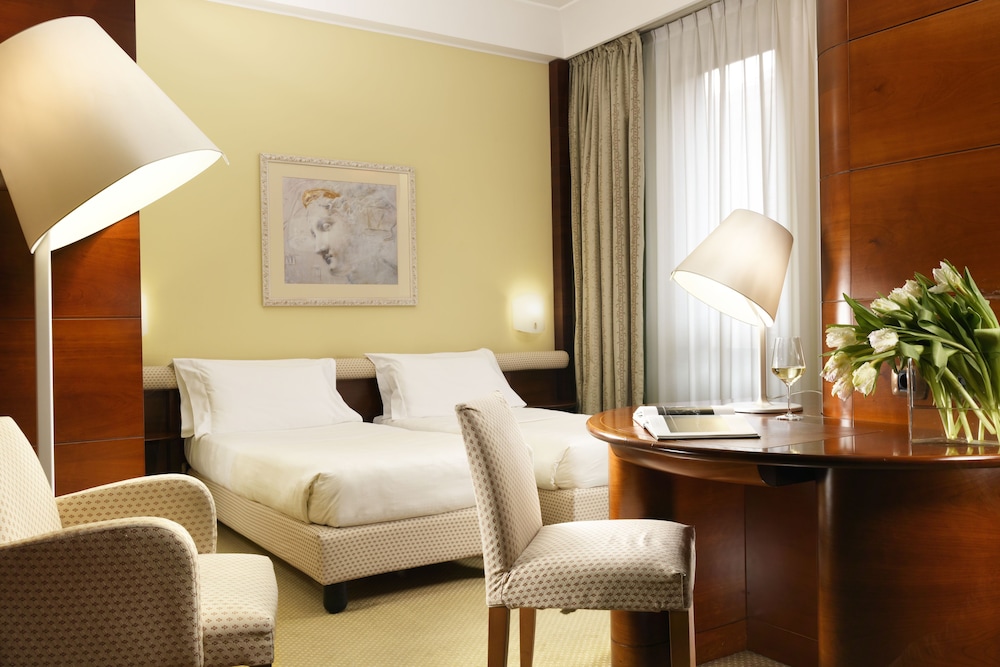 Unahotels Cusani Milan 43/69