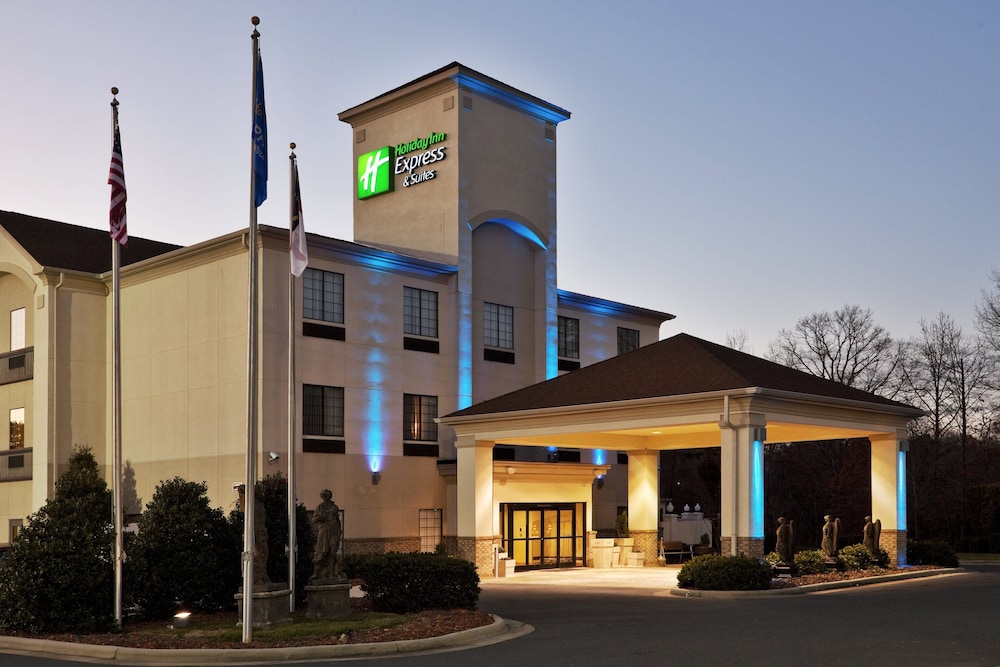 Holiday Inn Express Suites Albemarle 3/51