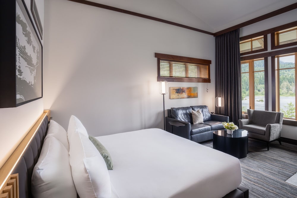 STUDIO, SUITE, KING BED, LAKE VIEW