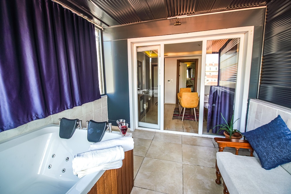 Mitani Suites 22/50