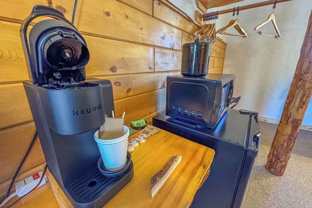 Chinook Winds Motel 65/76