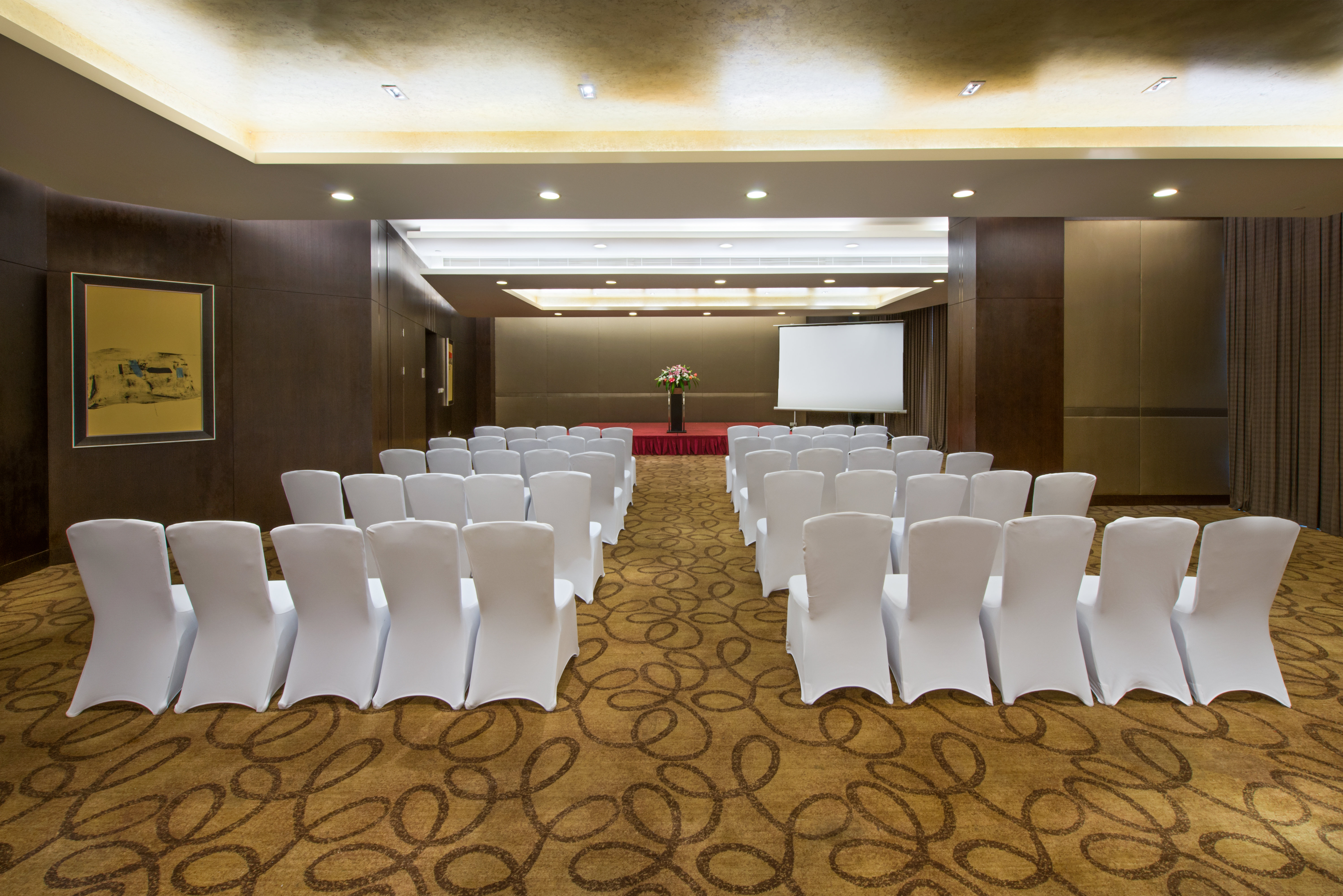 Crowne Plaza Shanghai Xiayang Lake 40/50