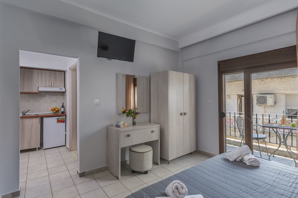 Adonis Hotel 35/35