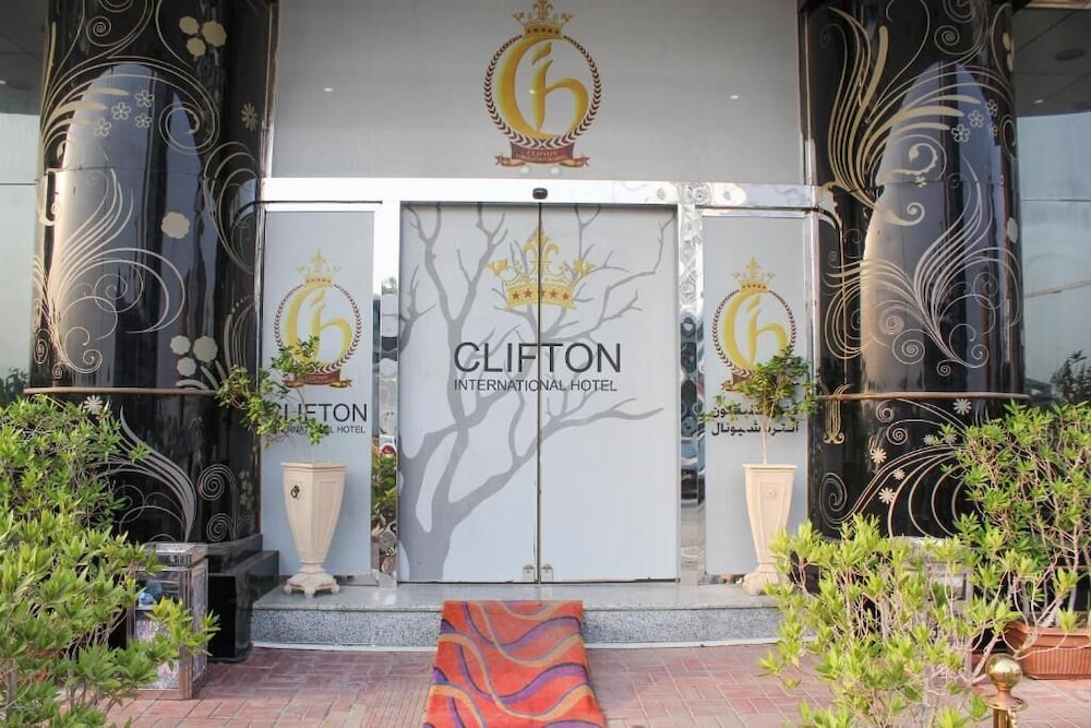 Clifton International Hotel 8/50