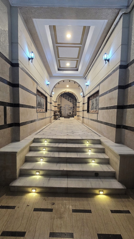 Traveler Apos S House Hotel 32/50