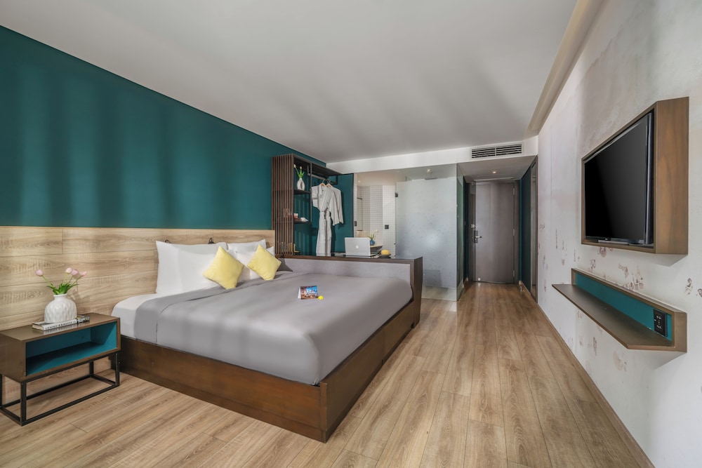 DELUXE, DOUBLE BED, BALCONY