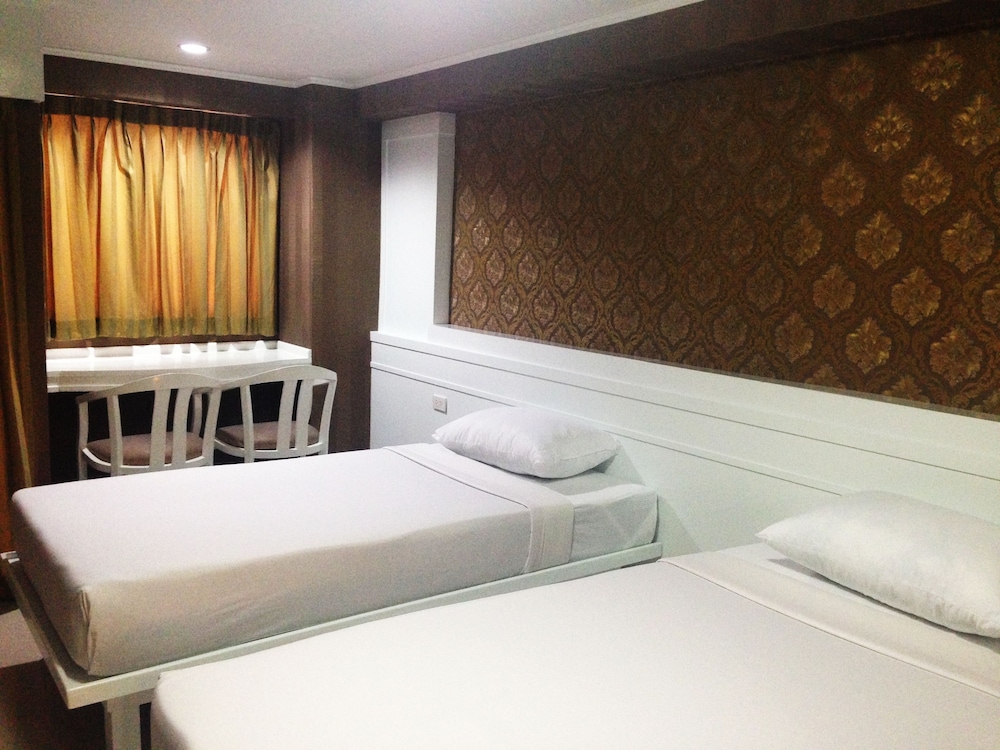 Convenient Park Hotel 11/45