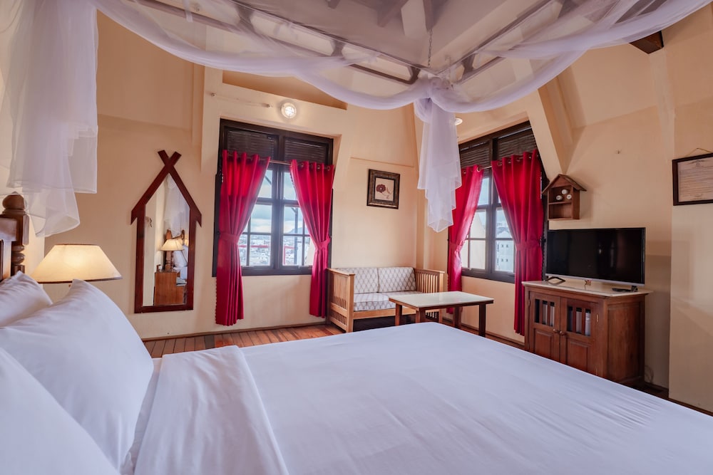 DELUXE, DOUBLE BED