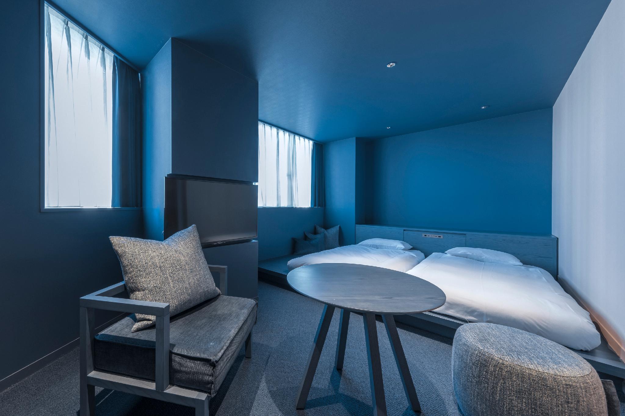 Blue, Standard, Triple, Night View