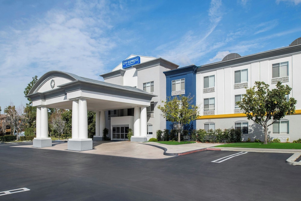 Holiday Inn Express Suites Rancho Cucamonga 49/57