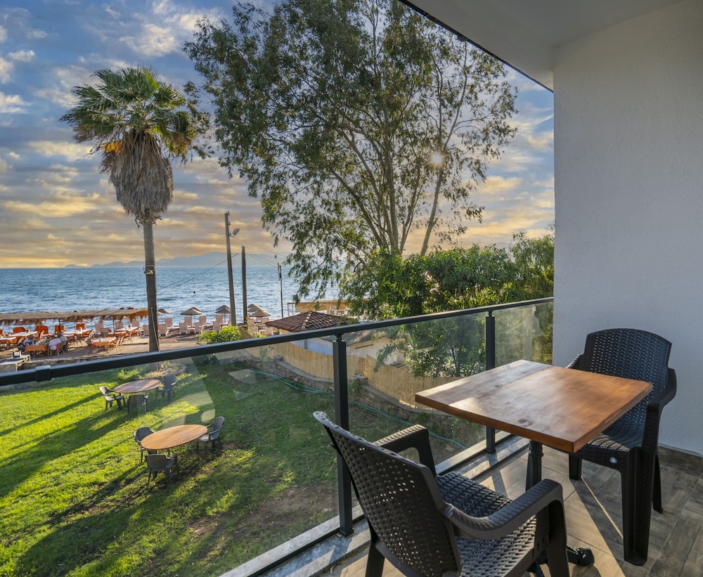 Kensington Kerdime Beach Hotel 21/27
