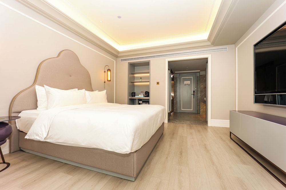 Mercure Jinan West Railway Station 35/65