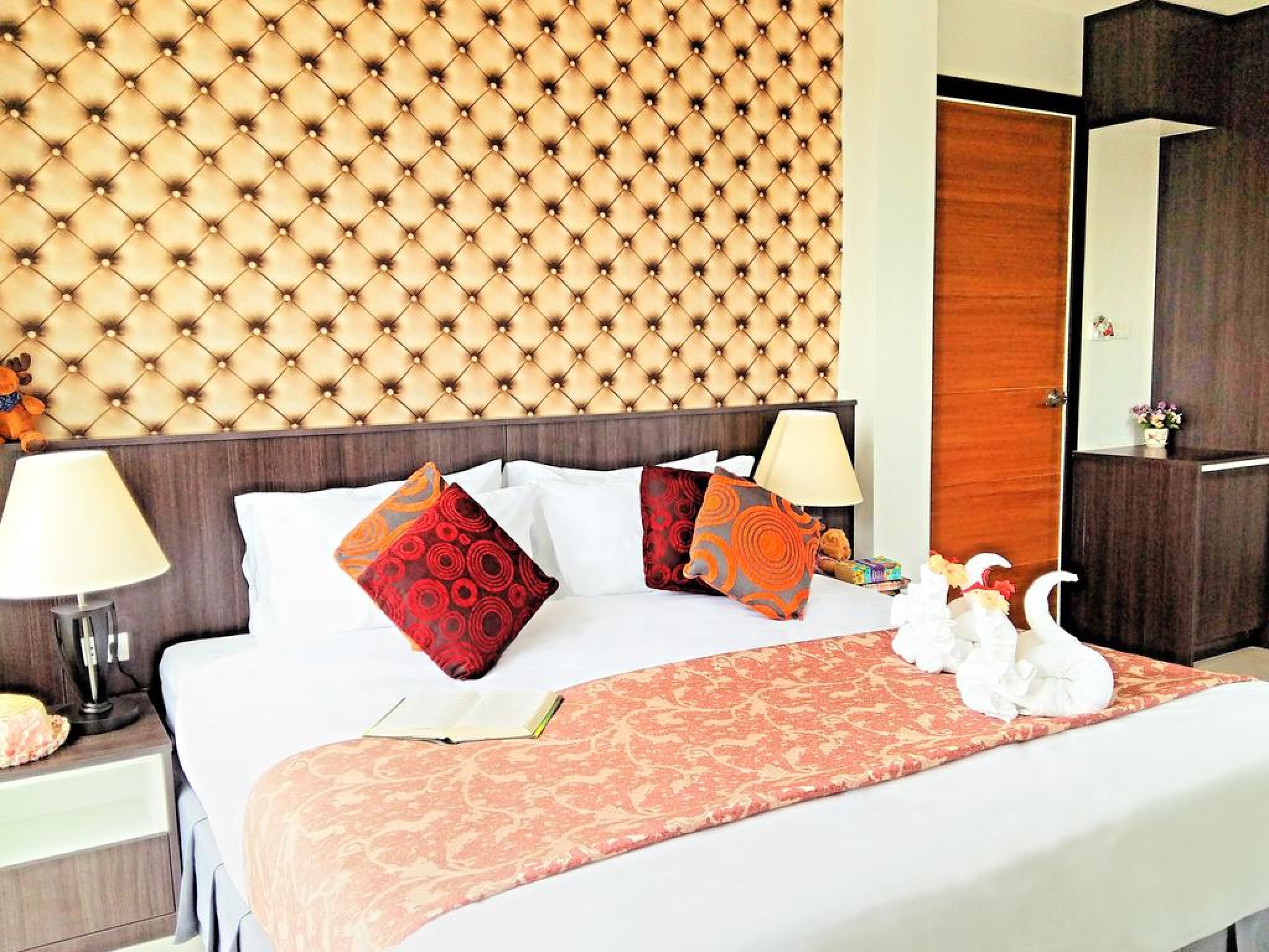 DELUXE ROOM