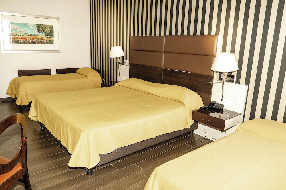 SHotel 8/49