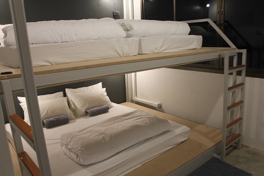 Ekanek Hostel Bangkok - Adults Only 4/32