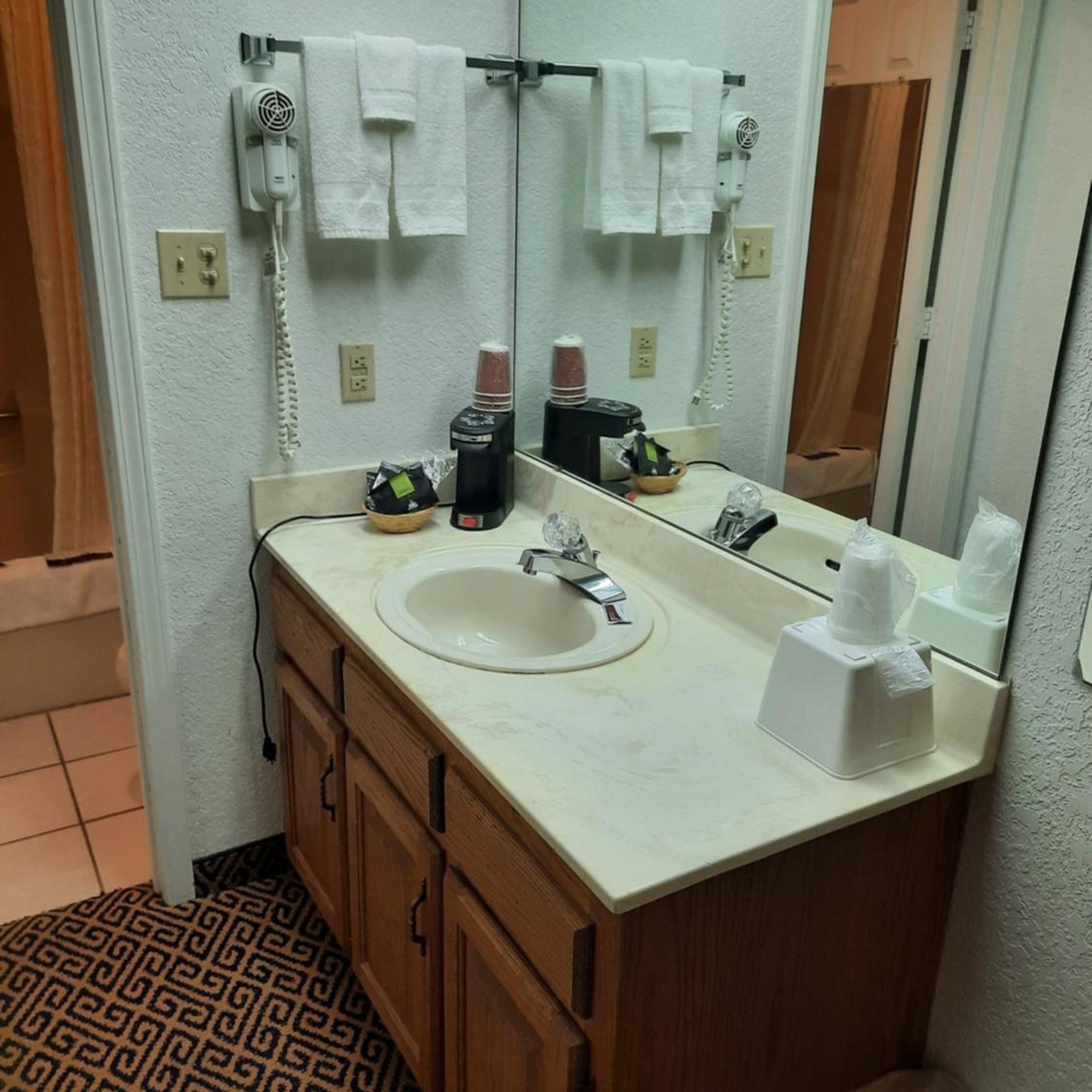 Blue Ribbon Inn and Suites 23/26