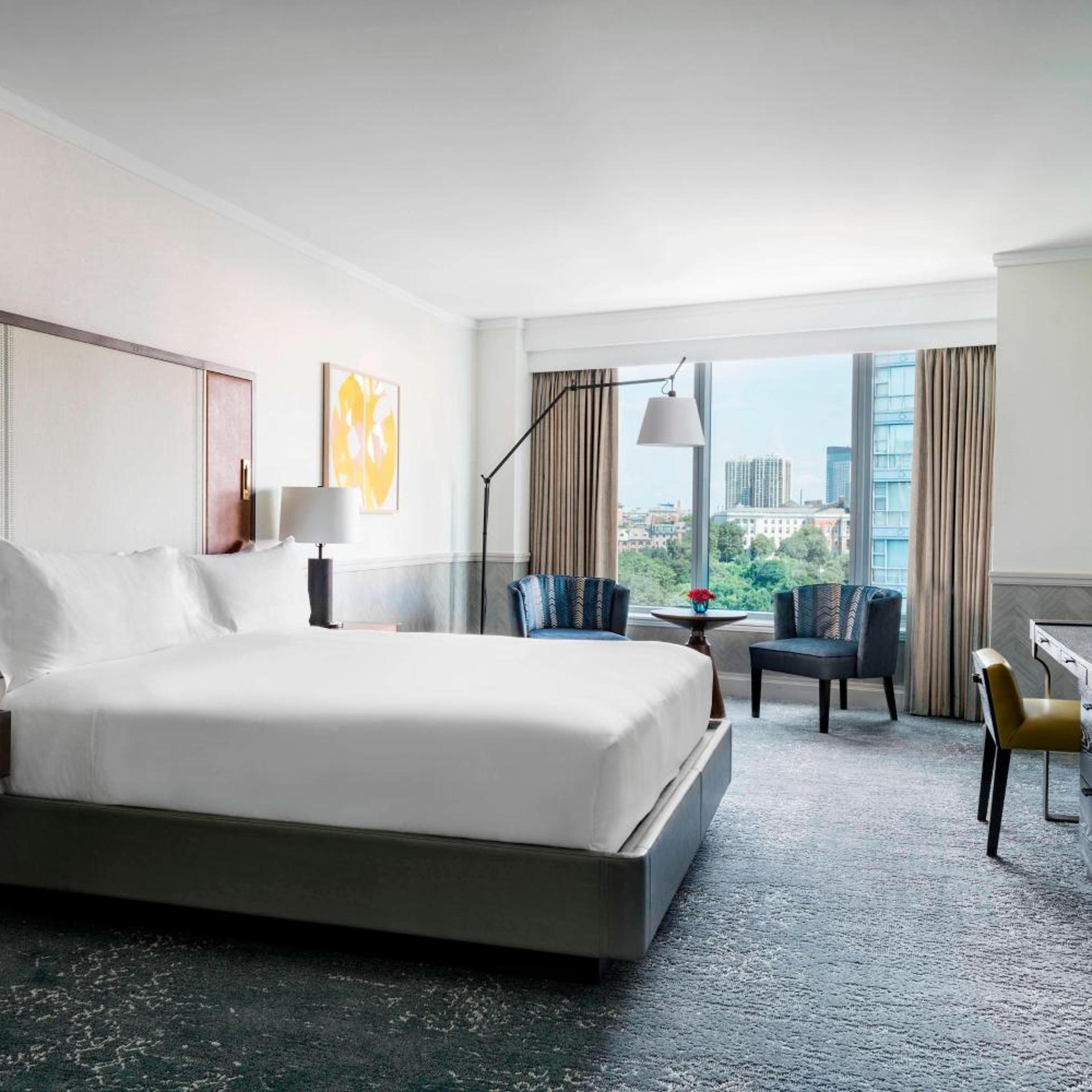 Scenic, Guest Room, King Bed, Park View