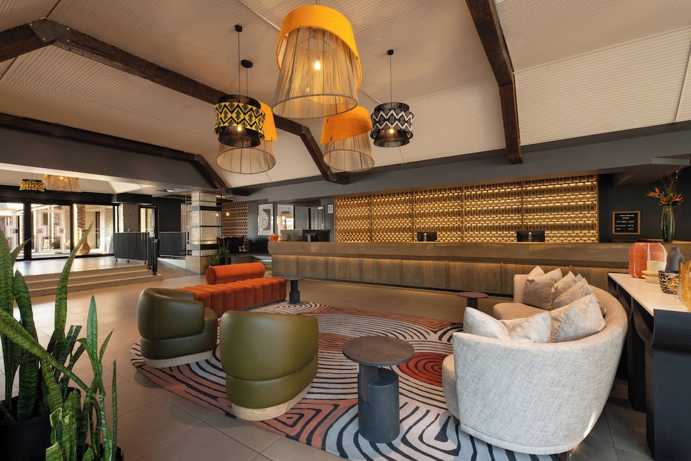 Mercure Hotel Windhoek 30/50