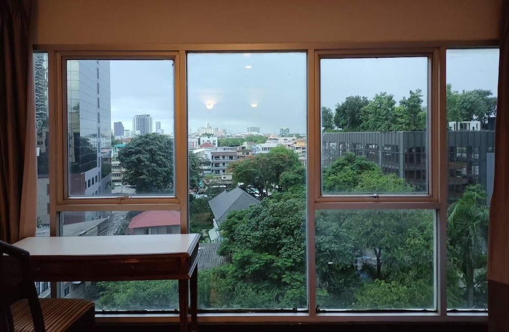 Collection O The Step Sathorn 44/63