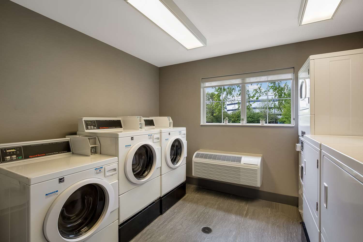 Sonesta ES Suites Parsippany Morris Plains 24/54