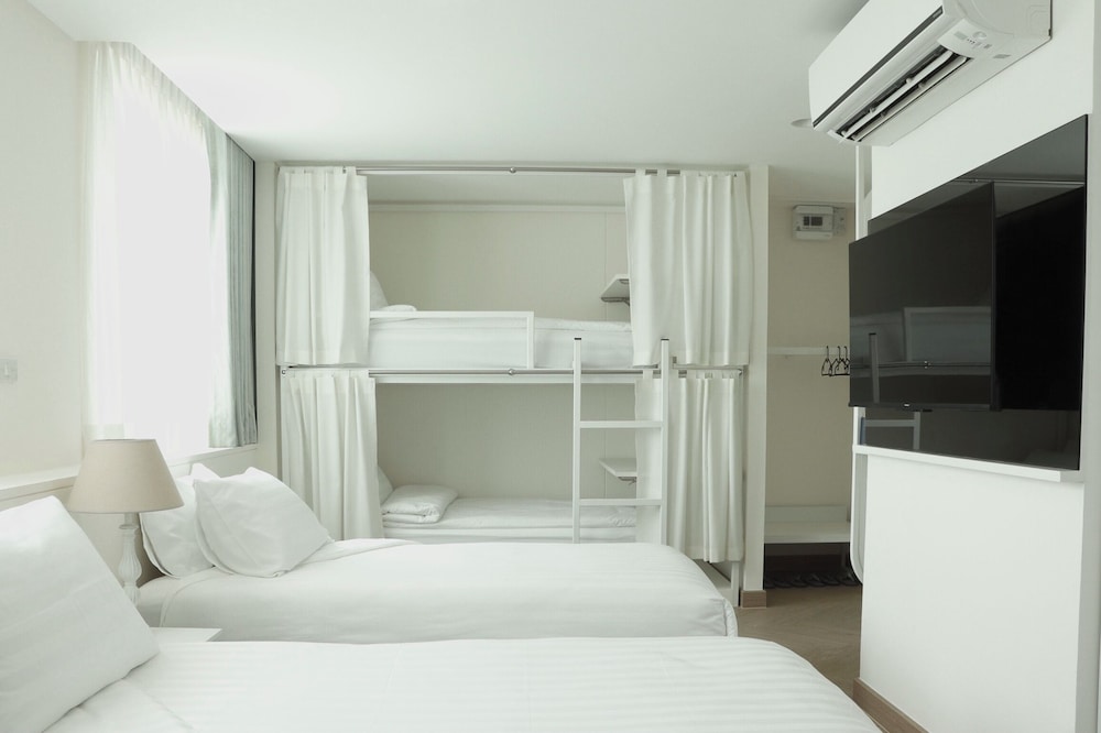 ResT Bangkok Poshtel 13/50
