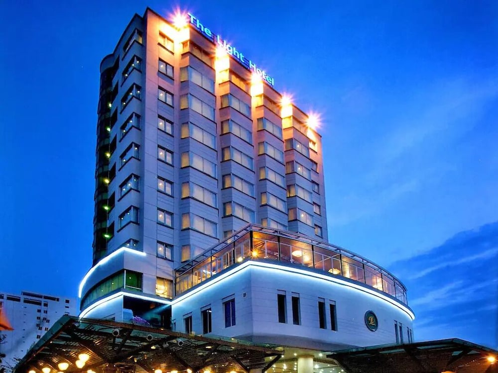 The Light Hotel Resort 6/70