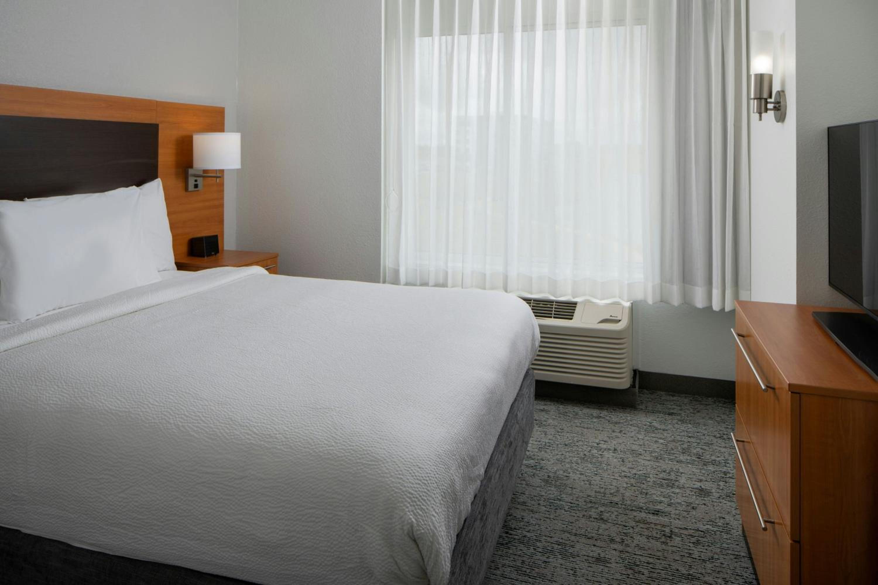 2 Bedrooms, Suite